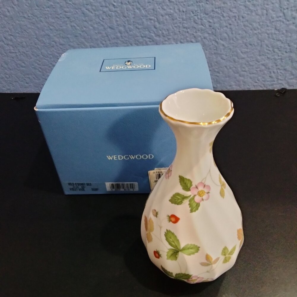Wedgewood Wild Strawberry Single Bud Vase, Vintage 1960s